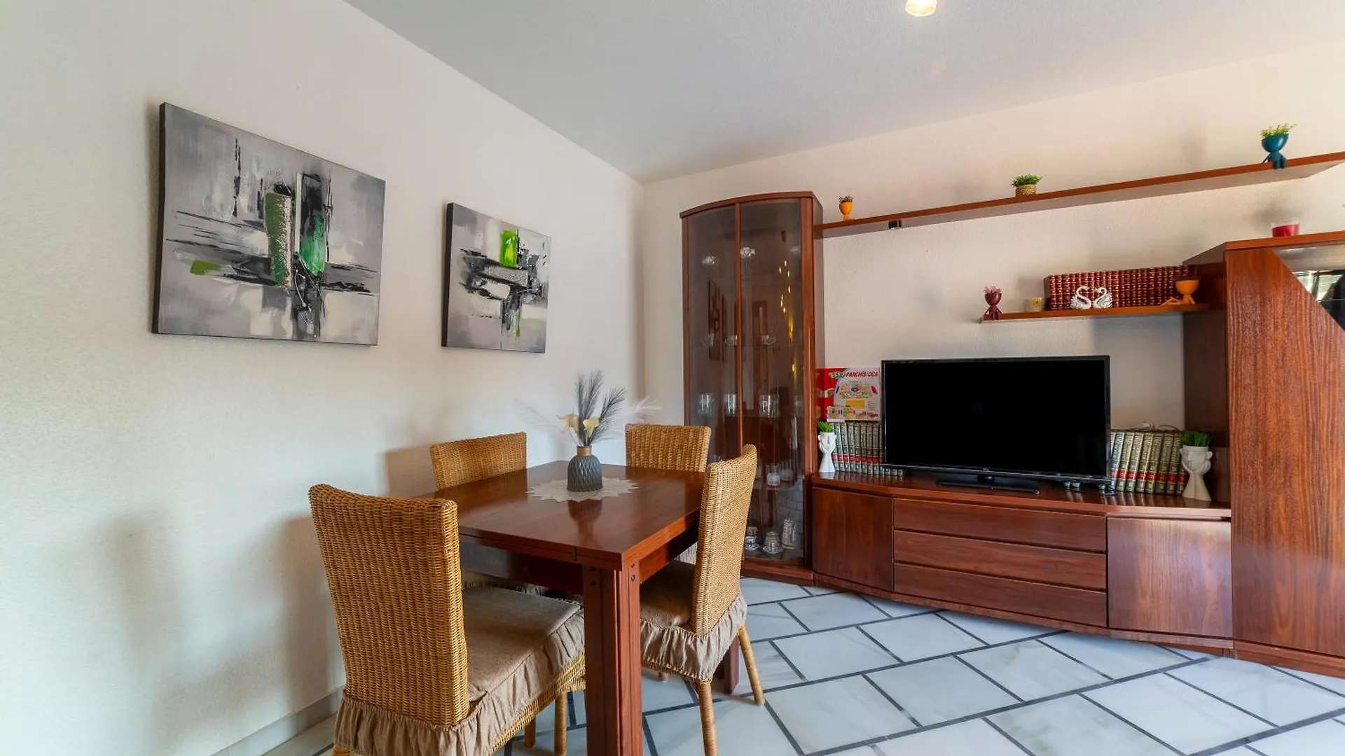 Mccoy Avenida 3 Apartment Macael